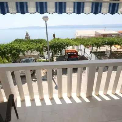 Apartment in Pisak with sea view