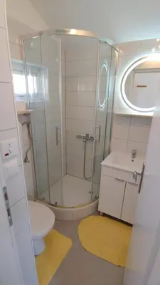 Kupaonica u objektu Studio apartment in Bol with balcony, air conditioning, WiFi, washing machine 3634-3