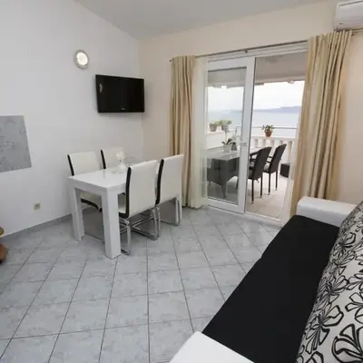 Apartment in Pisak with sea view