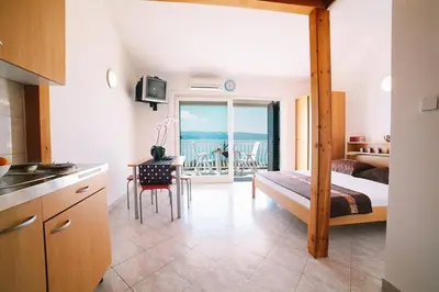 Krevet ili kreveti u jedinici u objektu Studio Apartment in Duce with Sea View, Terrace, Air Conditioning, WiFi 4167-6