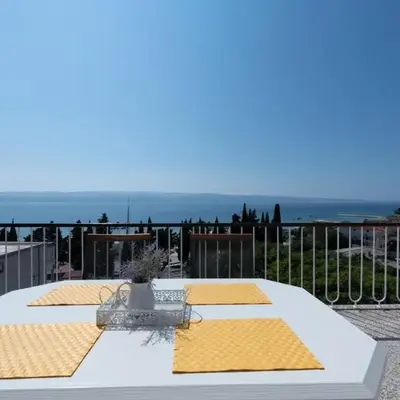 Apartment in Duce with sea view