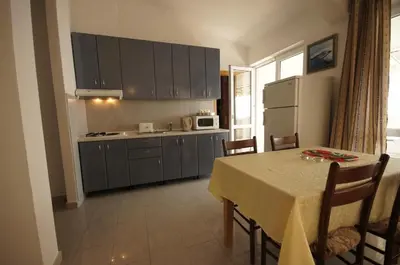 Kuhinja ili čajna kuhinja u objektu Apartment in Brela with sea view, terrace, air conditioning, WiFi 75-8
