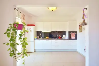 Kuhinja ili čajna kuhinja u objektu Family apartment near sea