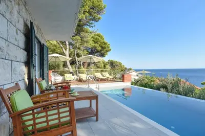 Bazen u objektu 4 bedrooms villa Hvar located 100m from the sea and 1,5 km from Hvar old town ili u blizini