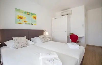 Krevet ili kreveti u jedinici u objektu 6 Bedroom Luxurious Home In Bol