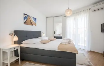 Krevet ili kreveti u jedinici u objektu 6 Bedroom Luxurious Home In Bol