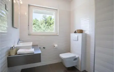 Kupaonica u objektu 6 Bedroom Luxurious Home In Bol
