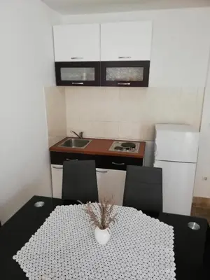 Kuhinja ili čajna kuhinja u objektu Povlja Bungalows