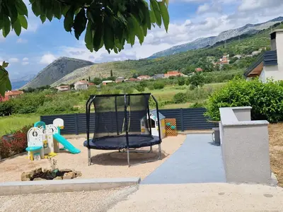 Pogled na planine ili pogled na planine iz vila