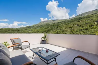 Pogled na planine ili pogled na planine iz apartmana