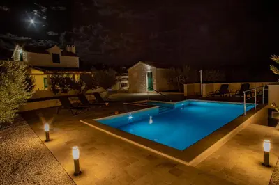 Bazen u objektu OPG Villa Meri ili u blizini