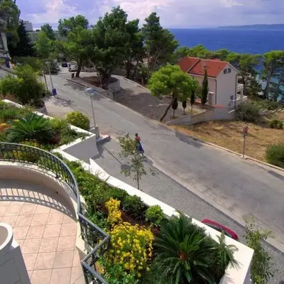 Studio apartment in Brela with a sea view