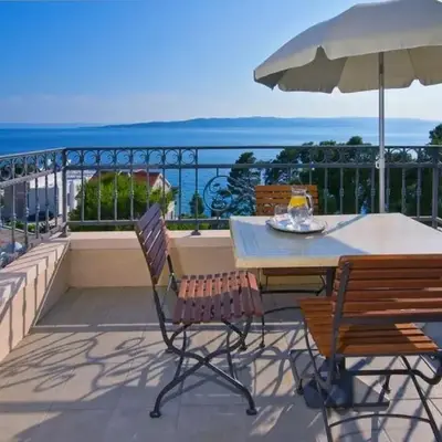 Studio apartment in Brela with a sea view