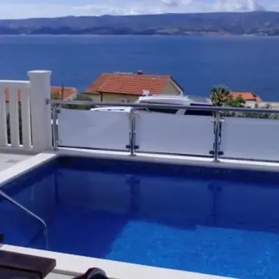 Apartment in Dugi Rat with private Pool
