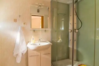 Kupaonica u objektu Studio apartment in Dugi Rat with sea view, balcony, air conditioning, WiFi 5113-2