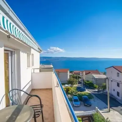 Studio apartment in Dugi Rat with sea view