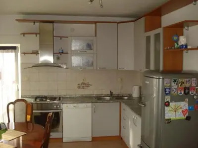 Kuhinja ili čajna kuhinja u objektu Apartment in Dugi Rat with sea view, balcony, air conditioning, WiFi 5113-3