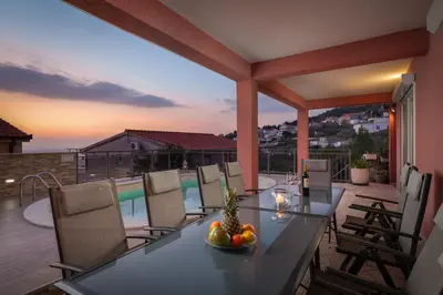 Pogled na planine ili pogled na planine iz vikendica