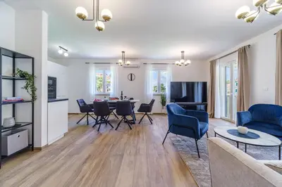 TV i/ili zabavni centar u objektu Villa Janie with a pool for up to 16 people