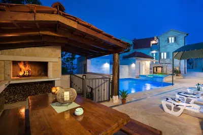 Bazen u objektu Family friendly house with a swimming pool Skrip, Brac - 17345 ili u blizini