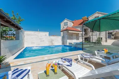 Bazen u objektu Family friendly house with a swimming pool Skrip, Brac - 17345 ili u blizini