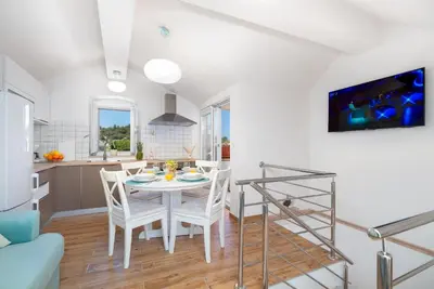 TV i/ili zabavni centar u objektu Family friendly house with a swimming pool Skrip, Brac - 17345