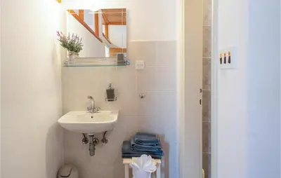 Kupaonica u objektu 1 Bedroom Beach Front Apartment In Podstrana