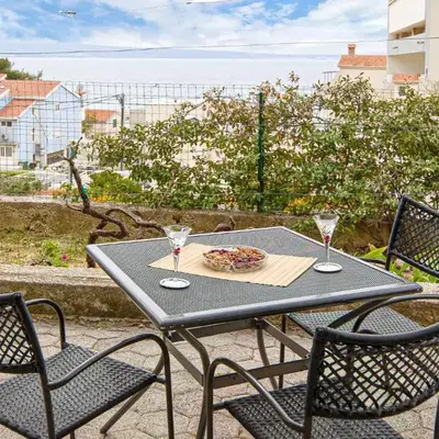 1 Bedroom Beach Front Apartment In Podstrana