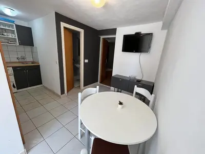 Kuhinja ili čajna kuhinja u objektu Apartments Leut