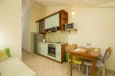 Kuhinja ili čajna kuhinja u objektu Apartment in Bol with sea view, terrace, air conditioning, WiFi 5121-2