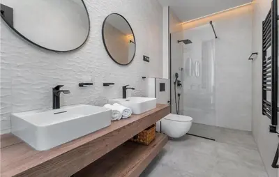 Kupaonica u objektu Pet Friendly Home In Omis With Sauna