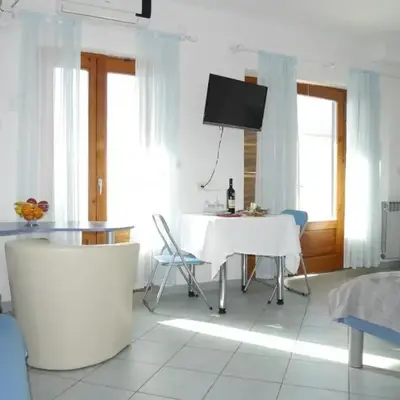 Studio apartment in Dugi Rat with sea view