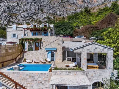 Bazen u objektu Holiday house in Sumpetar Jesenice with sea view, terrace, air conditioning, WiFi 5133-1 ili u blizini