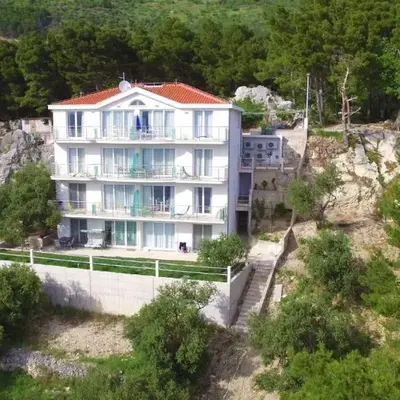 Apartments with parking space Brela - Makarska - 20739