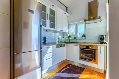 Kuhinja ili čajna kuhinja u objektu OMIŠ WIND ROSE Apartment