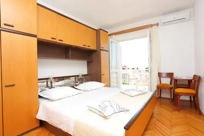Krevet ili kreveti u jedinici u objektu Apartments by the sea Brela, Makarska - 20598