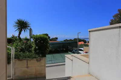 Bazen u objektu Apartments by the sea Brela, Makarska - 20598 ili u blizini