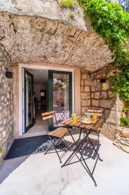 Popločani dio dvorišta ili vanjski dio objekta Villa Harmony