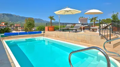 Bazen u objektu Kalina Deluxe Apartments ili u blizini
