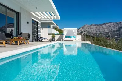 Bazen u objektu Luxury Villa Andoris with Gym, Spa, Heated pool ili u blizini