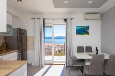 Kuhinja ili čajna kuhinja u objektu Blue Bliss Apartments
