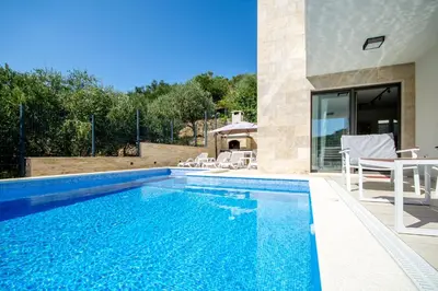 Bazen u objektu Villa Melissa ili u blizini