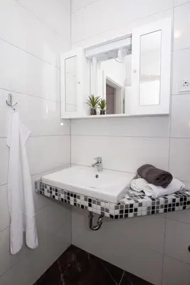 Kupaonica u objektu Apartment in Duce with terrace, air conditioning, WiFi, dishwasher 5146-8