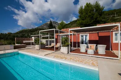 Bazen u objektu Modern Mediterranean Oasis - Villa ''BOLKA'' ili u blizini