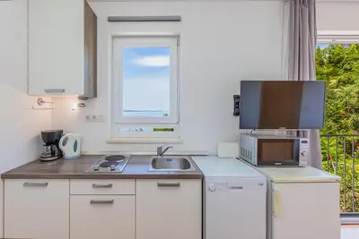 Kuhinja ili čajna kuhinja u objektu Sea Bliss - Private Tiny House
