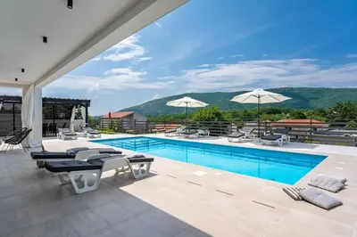 Bazen u objektu Villa Mirage ili u blizini