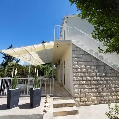 Flora Apartman Sutivan