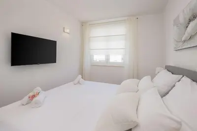 Krevet ili kreveti u jedinici u objektu Comfortable Penthouse Apartment - Sita