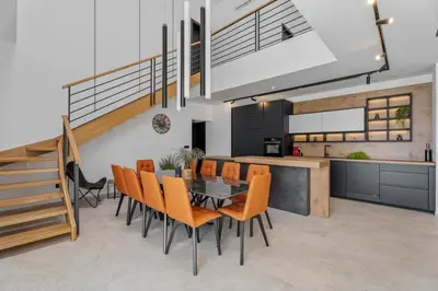 Kuhinja ili čajna kuhinja u objektu Seafront Villa Kiara with 5 en-suite bedrooms in Omiš