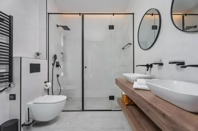 Kupaonica u objektu Seafront Villa Kiara with 5 en-suite bedrooms in Omiš